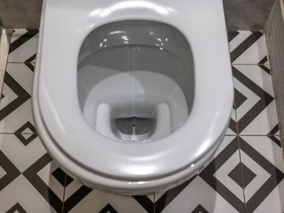 Najlepszy domowy sposób na wyczyszczenie toalety. Kamień odchodzi płatami