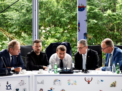 UE czy USA? Polska doktryna transatlantyckiego szpagatu