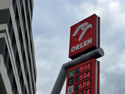 Myślała, że zarobi na akcjach Orlenu. Seniorka straciła fortunę