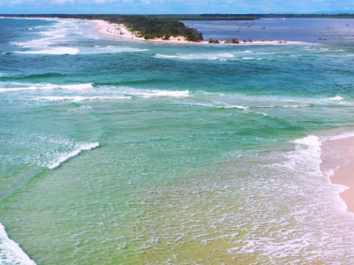 Nadludzki wyczyn 13-latka. Przepłynął 4 kilometry i uratował swoją rodzinę