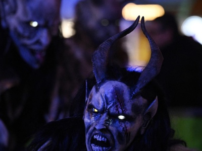 Ceremonia otwarcia zimowych igrzysk olimpijskich we Włoszech. Rozpoczęli niezwykłe widowisko