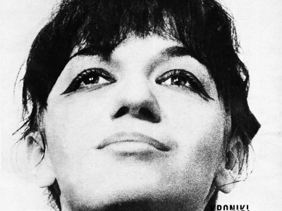 Czerń, cisza i głos, którego nie da się pomylić. Zmieniła sposób myślenia o polskiej piosence