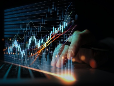 Przegląd dnia Comparic.pl: Co dalej z ceną złota? Najnowsze prognozy CIBC i banków na 2026–2027