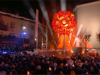 Oto kto zapalił znicz olimpijski. Absolutna legenda