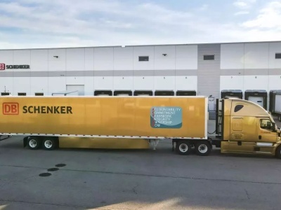 Po 52 latach Amerykanie chcą cięższych ciężarówek z trzyosiowymi naczepami