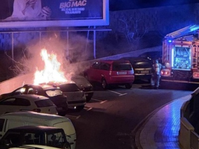 Cztery samochody spalone w Adeje. Mężczyzna zatrzymany