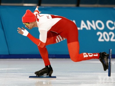 Chrupki. Głuchy. Tępy. Łyżwiarze szybcy słyszą dziwne odgłosy w Mediolanie