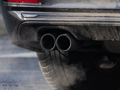 Połowa aut po 2035 roku w Europie wciąż spalinowa? UE zmienia zdanie