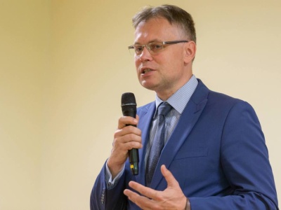 Mularczyk pisze do Bacona. „Czas na nowego ambasadora” i polityczny ring z udziałem sądeckiego europosła