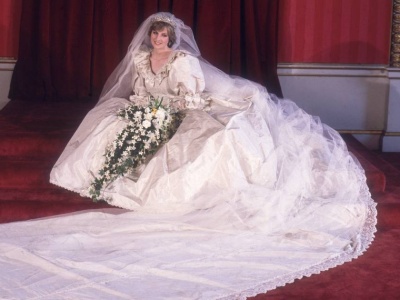 Tajemnica drugiej sukni ślubnej Diany. Księżna nigdy jej nie założyła