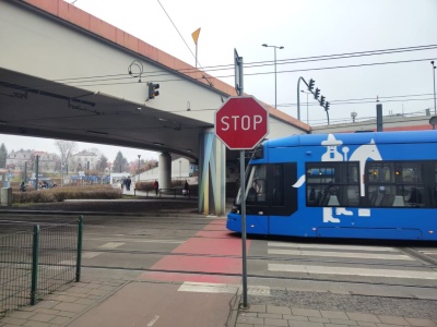 Piesi i rowerzyści ryzykują własnym życiem. Apel motorniczego