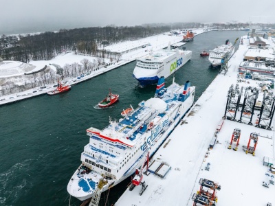 Lód na Bałtyku, odwołane rejsy, promy mogą pływać w konwojach