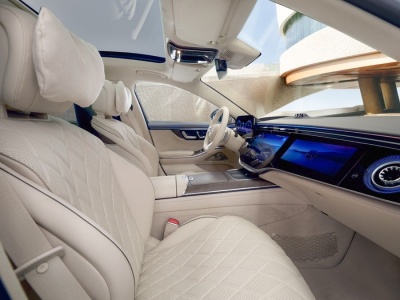 Mercedes ma nowy pomysł na masaż. Lepiej zdejmij czapkę