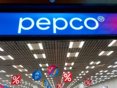 Kosztuje 17 zł, a ma 100% bawełny. Pepco po raz kolejny zalewa ulice HITEM. Co w Lidlu?