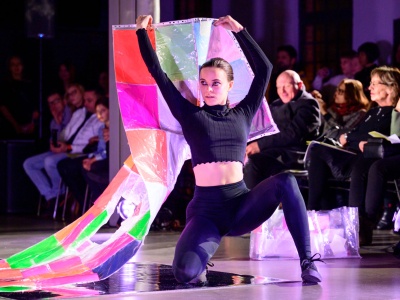 Odzież robocza jako dzieło sztuki. Wystawa w CMWŁ