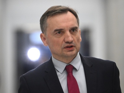 Mężczyzna blokował numer alarmowy. Dzwonił w sprawie Zbigniewa Ziobry