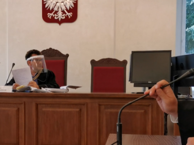 Systemowy kaganiec na wolność słowa: Jak państwo polskie, posługując się przestępcą, prokuraturą i sądem niszczy niezależnego dziennikarza