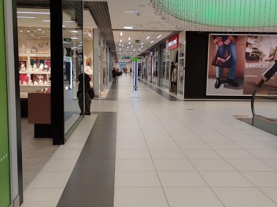 Czy 8 lutego sklepy są otwarte?