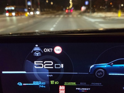 SUV chciał, żebym jechał 140 km na godz. w zabudowanym. Od razu wyłączam ten system