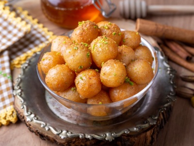 Prosty przepis na pączki. Chrupią z wierzchu, w środku są jak chmurka