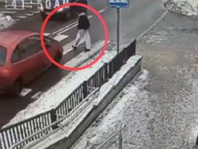 18-latka na pasach. Policja specjalnie pokazuje nagranie