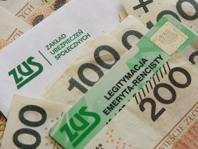 Nie każdy zyska na przeliczeniu emerytury. ZUS wskazuje, kiedy warto działać