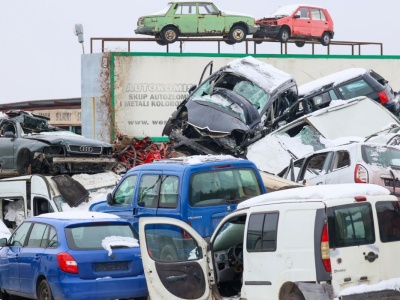 Rzeź golfów, passatów i focusów: Polacy oddali w 2025 roku wyjątkowo dużo aut na złom