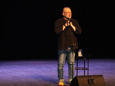STAND UP 2026. Piotr Bałtroczyk wystąpił w czechowickim Miejskim Domu Kultury