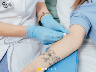 Pielęgniarz odmówił jej pobrania krwi przez tatuaże. 