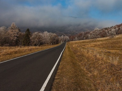 Kulisy samorządu: Uzależnianie radnych