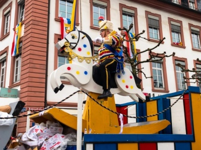 Odwiedź ten kraj w karnawale. Zobacz parady i spróbuj lokalnych słodyczy