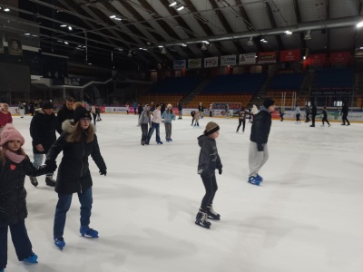 W poszukiwaniu przyszłych medalistów wybraliśmy się na lodowisko. „Łyżwy dają wolność”