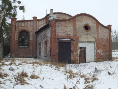 Cenne ślady historii na dawnej pruskiej ujeżdżalni koni w Toruniu. Przetrwały choćby koniowiązy