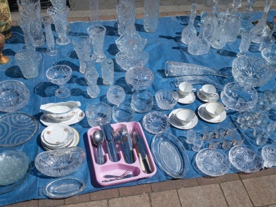 Takie zastawy miały nasze babcie, dziś to rzadkość. Kolekcjonerzy płacą krocie