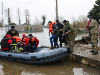 Portugalia: mimo powodzi wysoka frekwencja w wyborach prezydenckich. Część wyborców dotarła łodziami