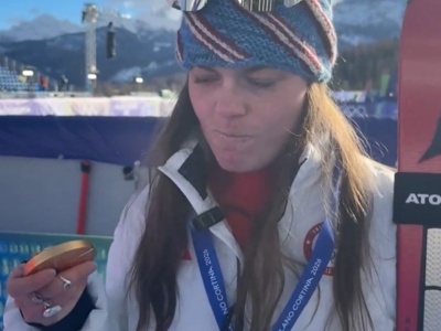 Pokazała, co stało się z jej złotym medalem. 