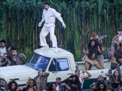 Tego jeszcze w historii Super Bowl nie było. Zobacz wyjątkowy Halt Time Show (WIDEO)