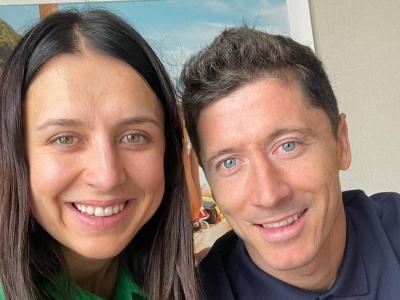Lewandowski zapozował w ramionach siostry. Niewielu wie, czym zajmuje się Milena
