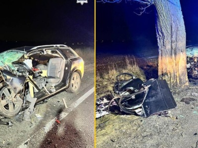 Samochód roztrzaskał się o drzewo. Tragiczny wypadek w Śląskiem