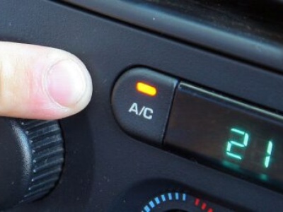 Czy zimą powinno się używać klimatyzacji w aucie?