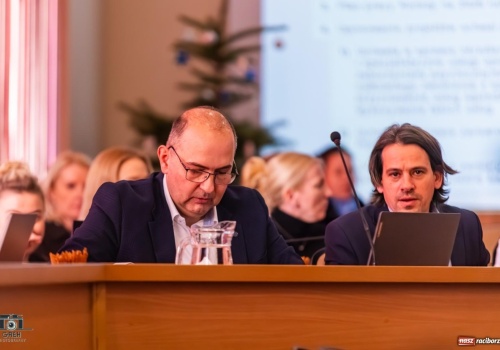 Koniec obietnic bez pokrycia? Miasto odpowiada na pytanie o etaty w raciborskiej oświacie