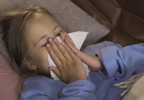 Coraz więcej ciężkich przypadków grypy. GIS alarmuje o roznoszeniu wirusa w szkołach