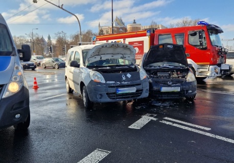Lublin: zderzenie Hondy i Renaulta na rondzie im. Romana Dmowskiego