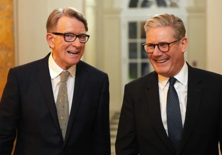 Akta Epsteina wstrząsają Wielką Brytanią. Czy doprowadzą do upadku rządu?