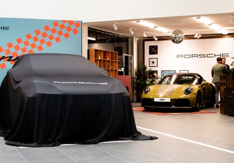 Nowy salon Porsche w Warszawie, a w środku atrakcje – Cayenne Electric, Carrera GT, 918 Spyder i więcej