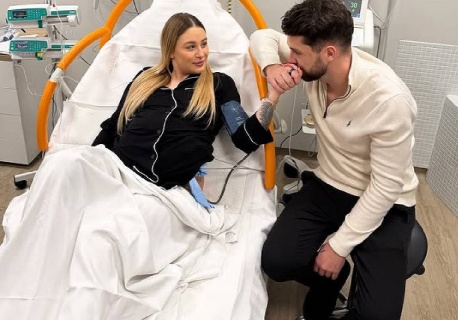 Fani spekulują, jak Andziaks nazwała synka. Wpadli na pewien trop. 