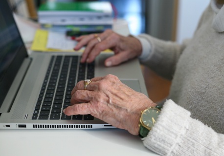 PCK pomoże seniorom na Woli. Jak zapisać się do programu?