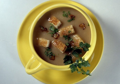 Ta zupa krem błyskawicznie cię rozgrzeje. Tania i bardzo smaczna