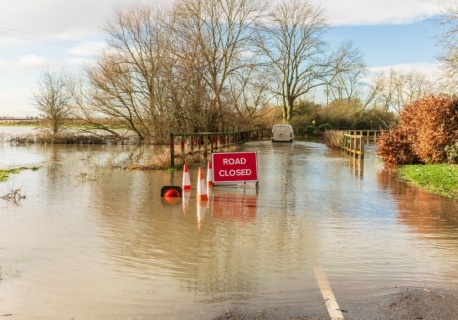 Czy UK znajdzie się pod wodą? Ponad 100 ostrzeżeń powodziowych i kolejne ulewy nad krajem