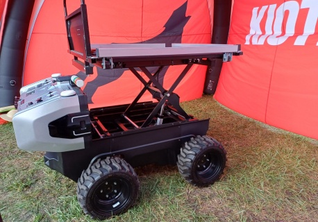 Kioti i producent robotów Naïo łączą siły. Co to oznacza?